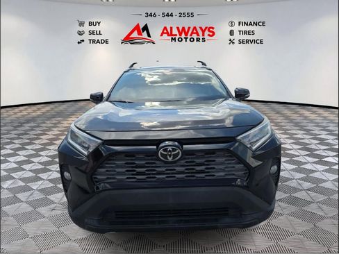 Used 2021 Toyota RAV4 XLE Premium FWD image 3
