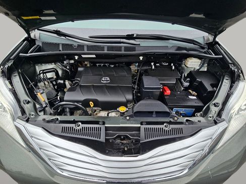 Used 2014 Toyota Sienna Limited w/ Limited Premium Package image 19