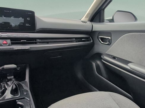 Used 2025 Kia K4 EX image 26