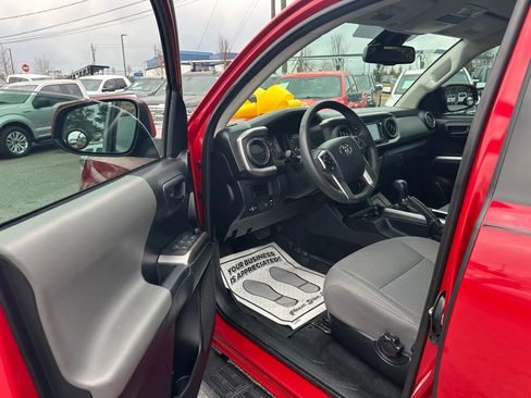 Used 2019 Toyota Tacoma SR5 image 21