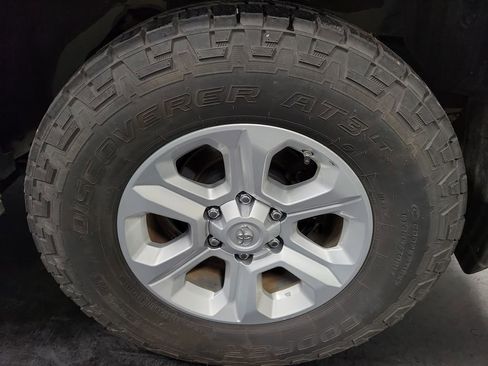 Used 2018 Toyota 4Runner SR5 image 10