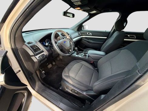 Used 2017 Ford Explorer XLT w/ Equipment Group 201A image 20