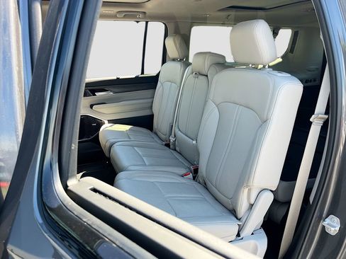 Used 2024 Jeep Wagoneer L Series III w/ Premium Group I image 26