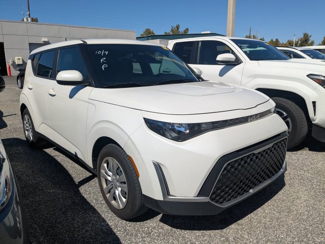 Used 2025 Kia Soul LX FWD image 1