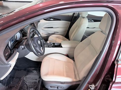 Used 2018 Buick Regal Essence w/ Driver Confidence Package #1 FWD image 31