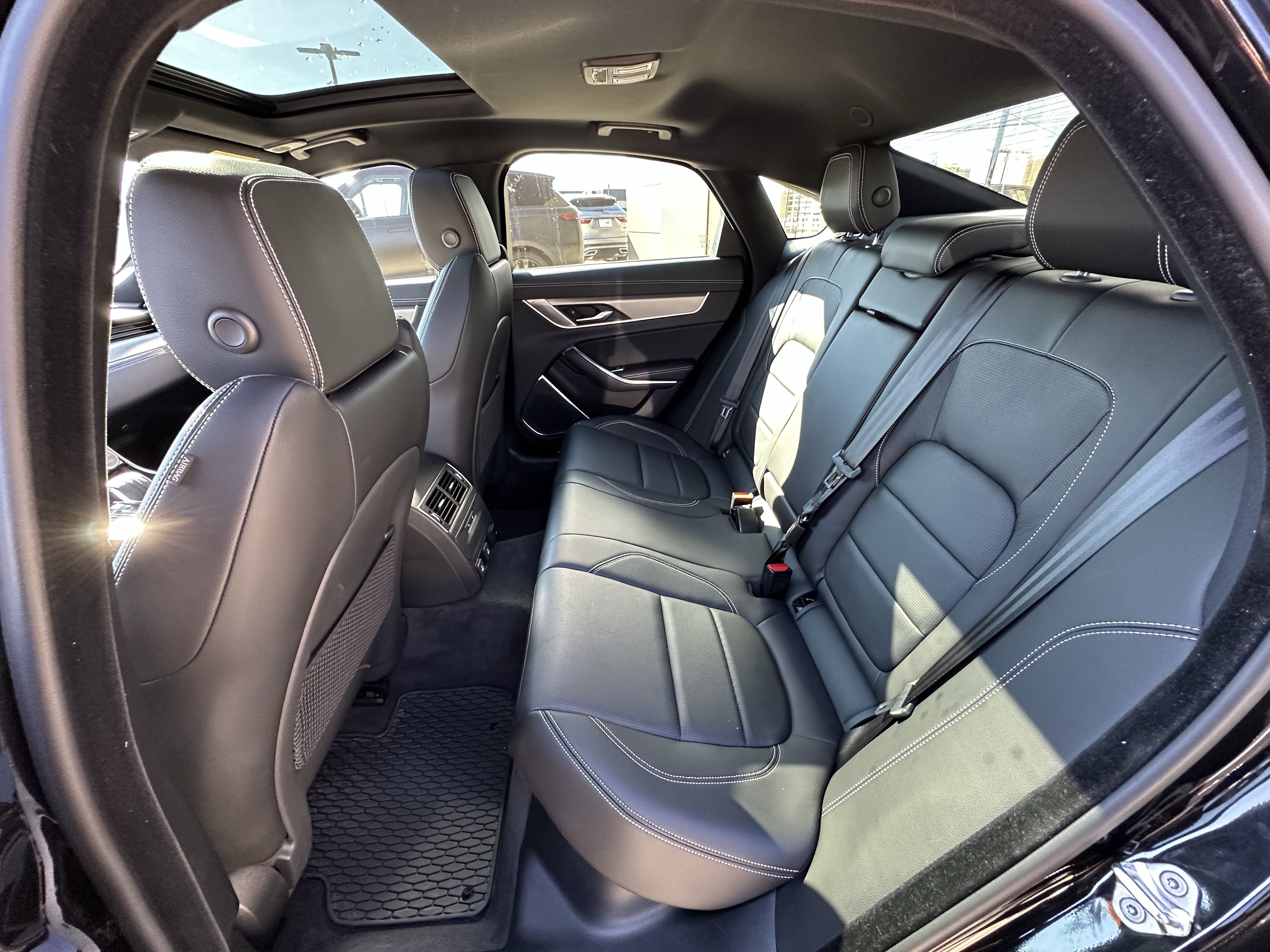 Certified 2024 Jaguar XF R-Dynamic SE AWD/4WD image 31