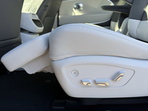 Certified 2026 Hyundai Ioniq 9 Limited w/ Tow & Go Package image 19