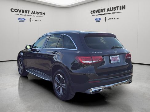 Used 2018 Mercedes-Benz GLC 300 4MATIC image 3