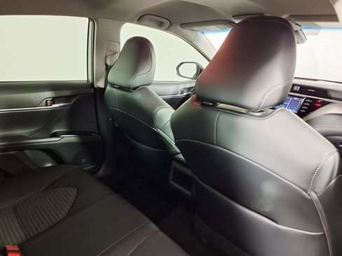 Used 2020 Toyota Camry SE w/ Carpet Mat Package FWD image 11