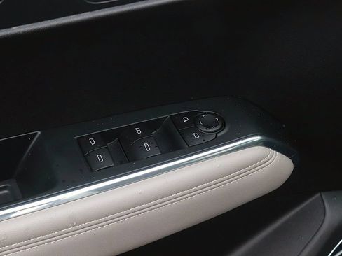 Used 2025 GMC Acadia Elevation FWD image 13