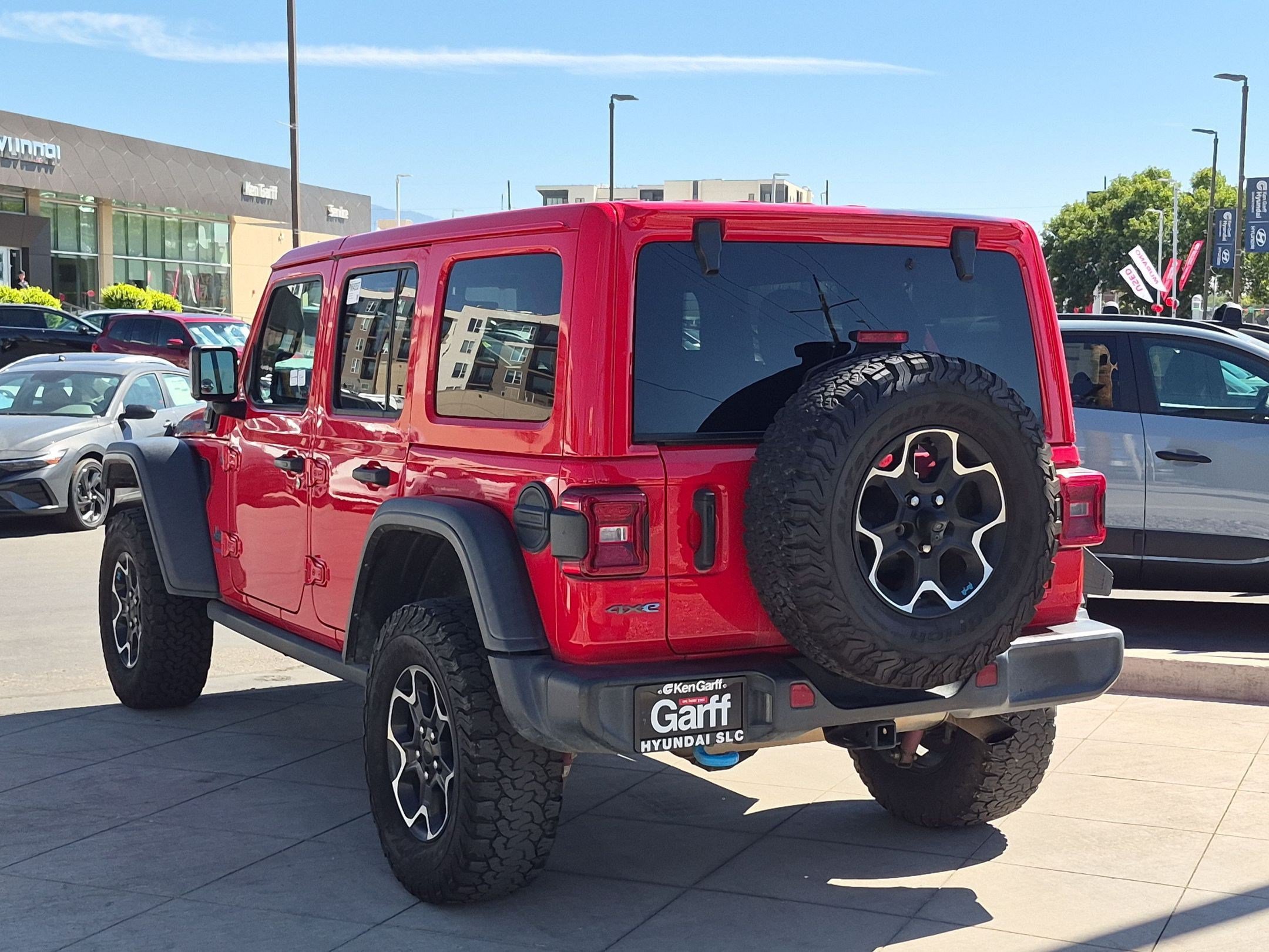 Used 2023 Jeep Wrangler Unlimited Rubicon 4xe w/ Cold Weather Group AWD/4WD image 7