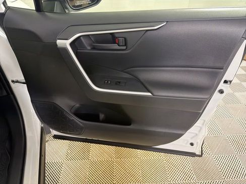 Used 2022 Toyota RAV4 LE AWD/4WD image 19