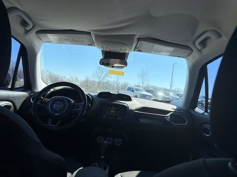 Used 2016 Jeep Renegade Latitude image 14