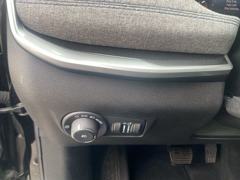 Used 2024 Jeep Compass Latitude image 17