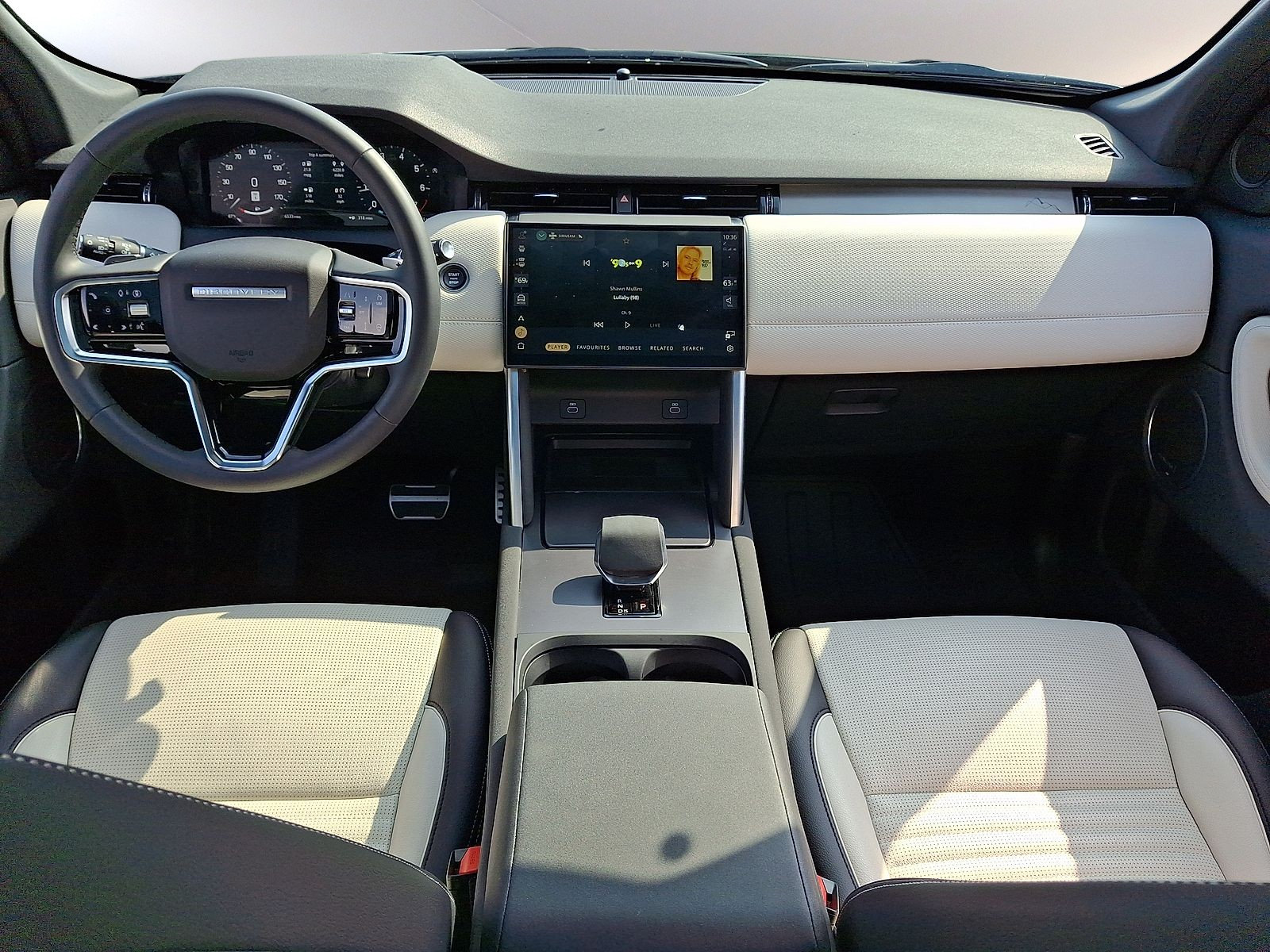 Used 2026 Land Rover Discovery Sport Landmark AWD/4WD image 3