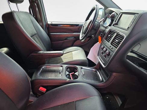 Used 2019 Dodge Grand Caravan SXT w/ Blacktop Package FWD image 25