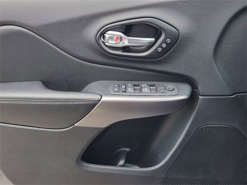 Used 2022 Jeep Cherokee Limited image 21