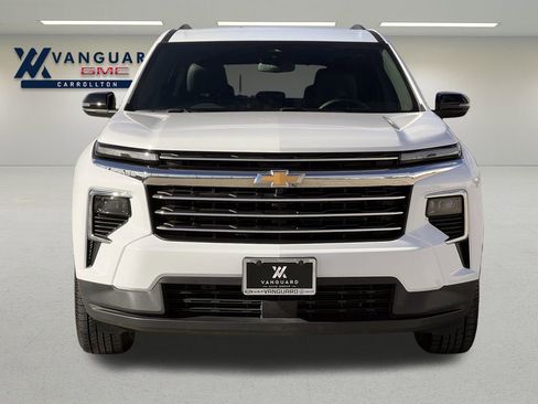 Used 2025 Chevrolet Traverse LT image 12