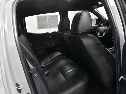 Certified 2023 Toyota Tacoma TRD Off-Road image 17