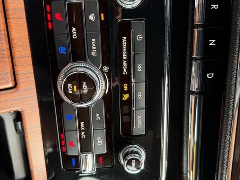 Used 2020 Lincoln Navigator Reserve w/ Luxury Package image 18