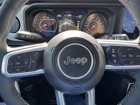 Certified 2025 Jeep Wrangler Unlimited Sahara AWD/4WD image 31