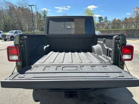 Used 2022 Jeep Gladiator Sport AWD/4WD image 13