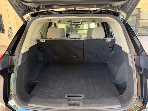 Used 2025 Nissan Rogue SV FWD image 32