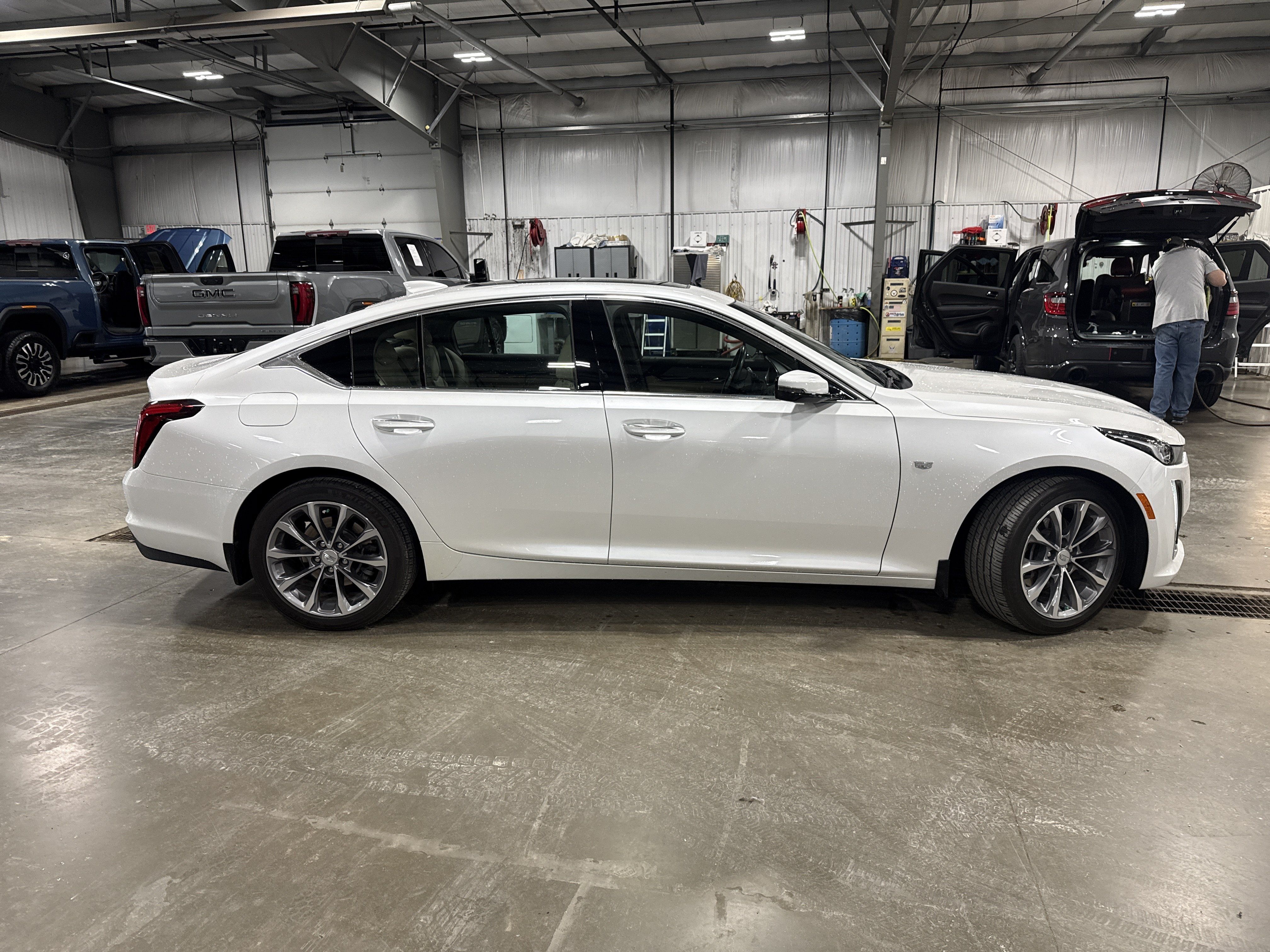 Used 2023 Cadillac CT5 Luxury AWD/4WD image 2