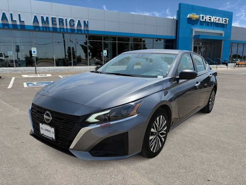 Used 2024 Nissan Altima 2.5 SV FWD image 1