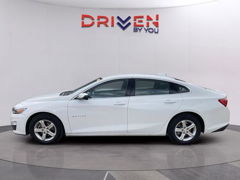 Used 2024 Chevrolet Malibu LT image 3
