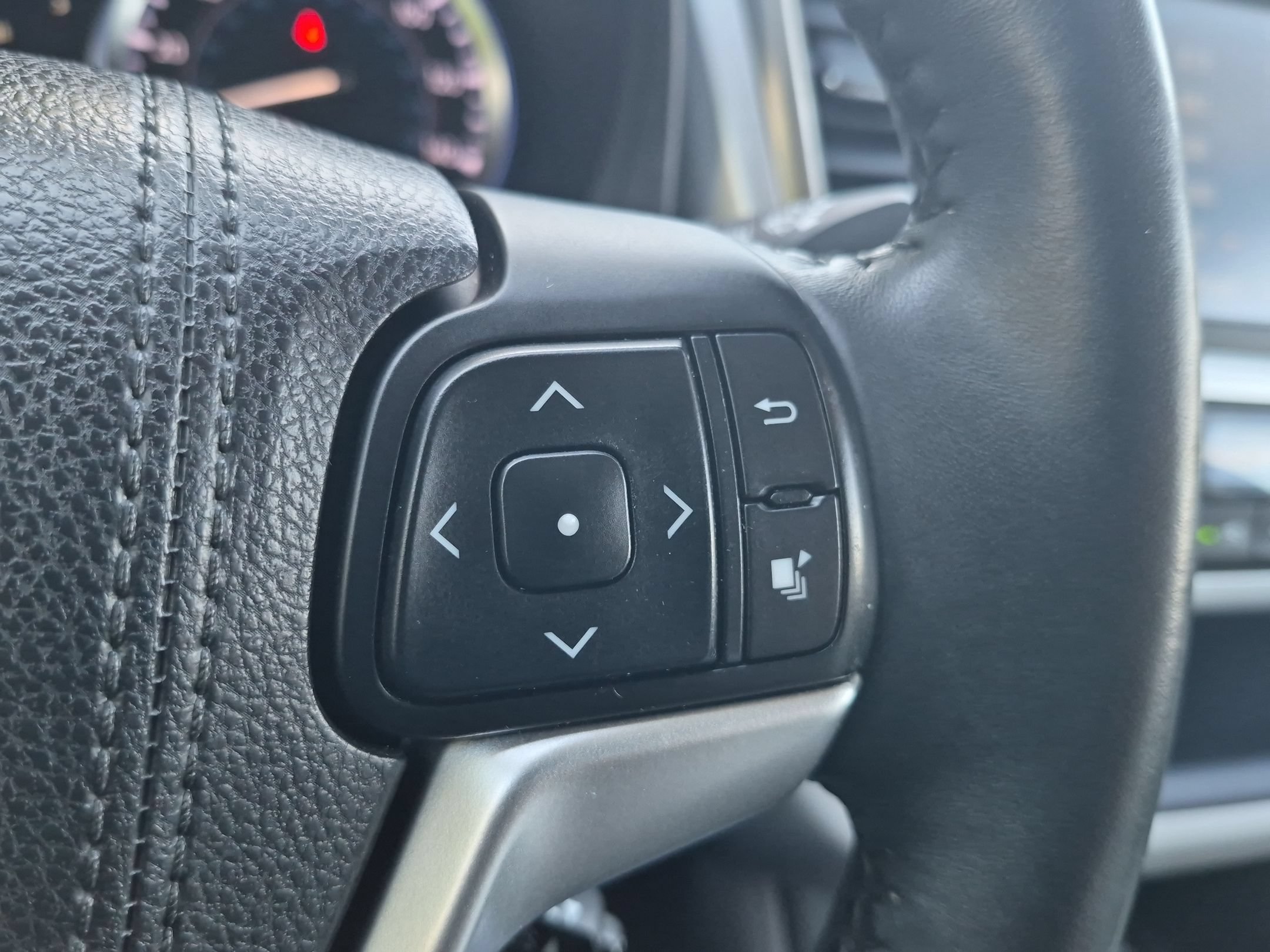 Used 2016 Toyota Highlander XLE AWD/4WD image 15