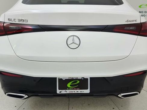 Used 2025 Mercedes-Benz GLC 300 4MATIC image 11