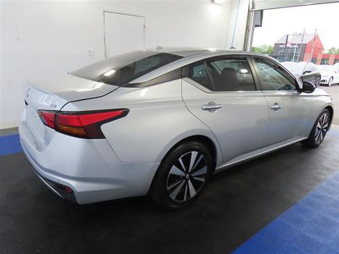 Used 2022 Nissan Altima 2.5 SV FWD image 15