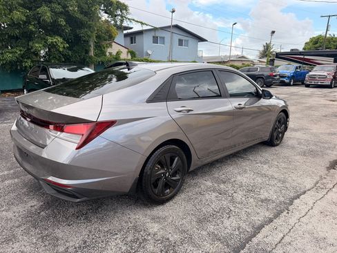 Used 2022 Hyundai Elantra SEL FWD image 8