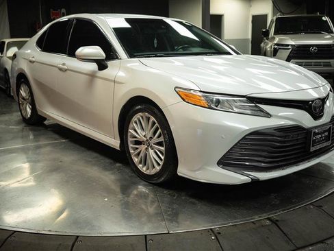 Used 2018 Toyota Camry XLE image 5