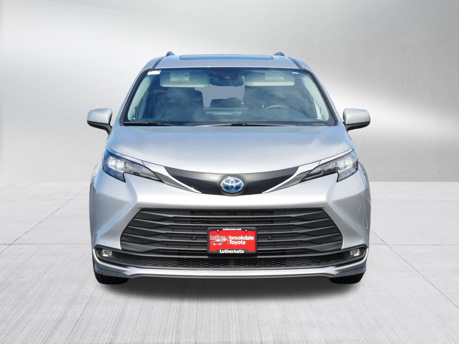Certified 2025 Toyota Sienna XLE w/ XLE Plus Package AWD/4WD image 2