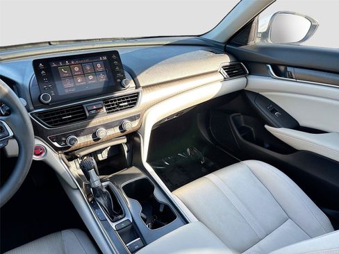 Used 2018 Honda Accord EX image 22