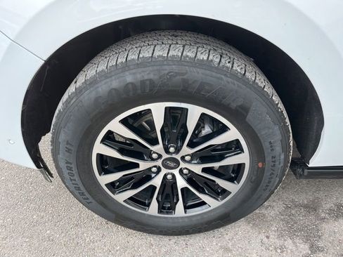 Used 2025 Ford Expedition Max Platinum AWD/4WD image 19