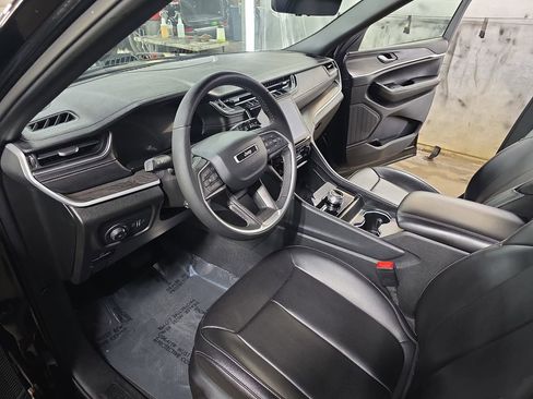 Used 2024 Jeep Grand Cherokee L Limited w/ Luxury Tech Group II image 18