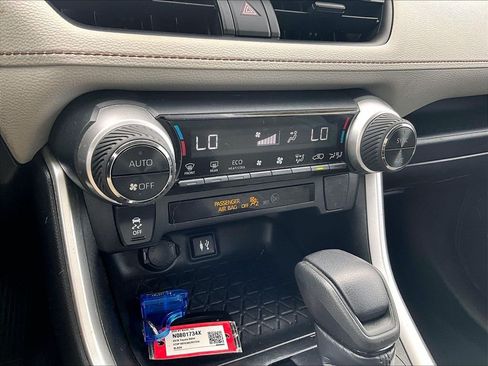 Used 2019 Toyota RAV4 XLE AWD/4WD image 24