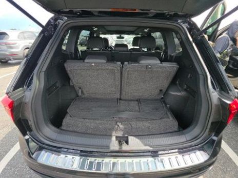Used 2020 Volkswagen Tiguan SE R-Line FWD image 11