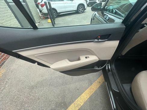 Used 2018 Hyundai Elantra SEL FWD image 21