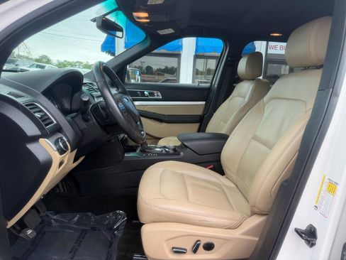 Used 2016 Ford Explorer XLT w/ Equipment Group 202A AWD/4WD image 11