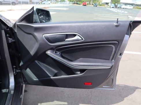Used 2016 Mercedes-Benz CLA 250 image 38