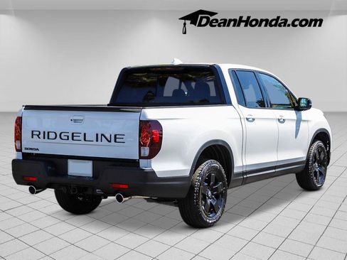 New 2026 Honda Ridgeline Black Edition image 4