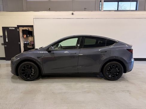 Used 2023 Tesla Model Y Long Range image 2