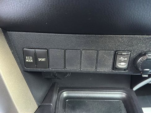 Used 2013 Toyota RAV4 XLE AWD/4WD image 28