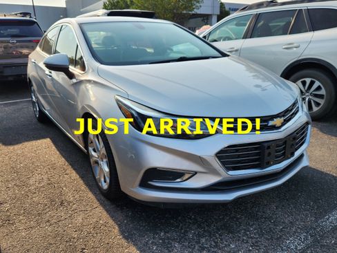 Used 2017 Chevrolet Cruze Premier FWD image 2