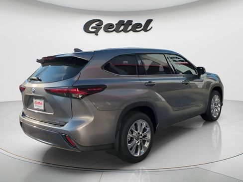 New 2026 Toyota Highlander Limited image 5