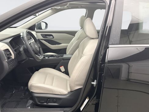 Used 2023 Nissan Rogue SV w/ SV Premium B Package image 11